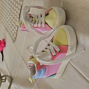 Cat & Jack Hi Top tennis shoes, Toddler 6